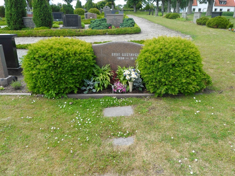 Grave number: ÖV G    17, 18
