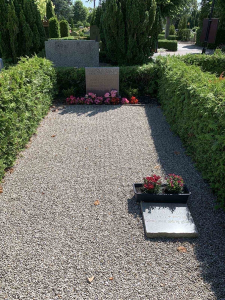 Grave number: NK VII   103
