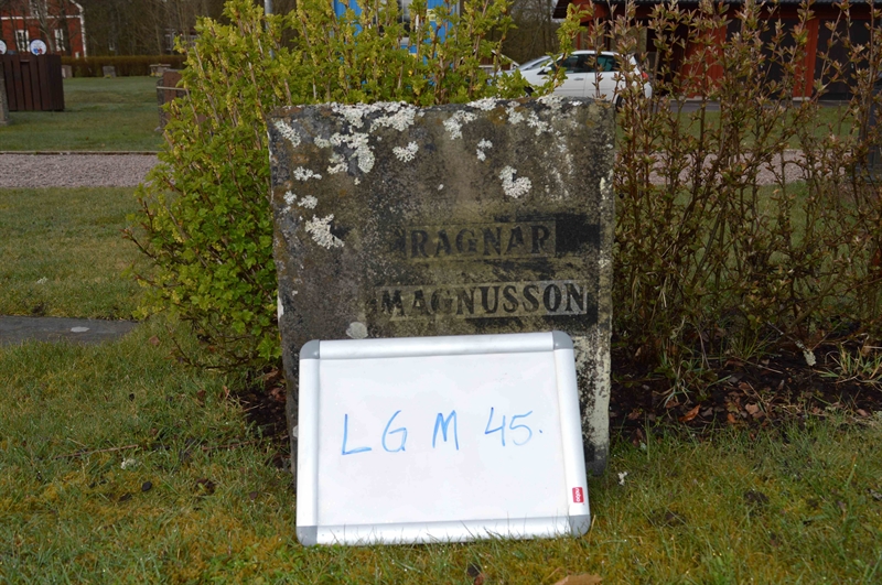 Grave number: LG M    45