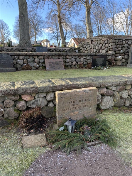 Grave number: SÖ F    44, 45