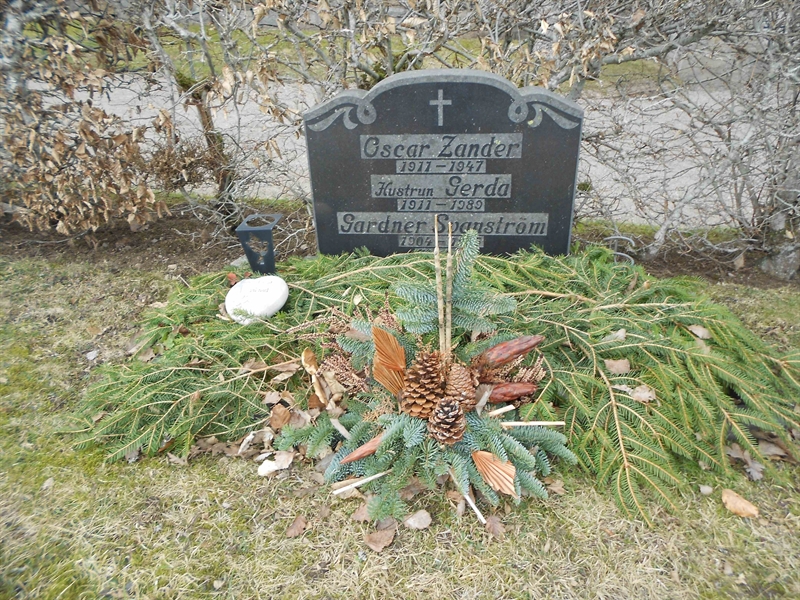Grave number: NÅ M4    12, 13, 14