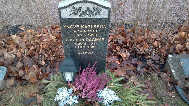 Grave number: 2 U   003