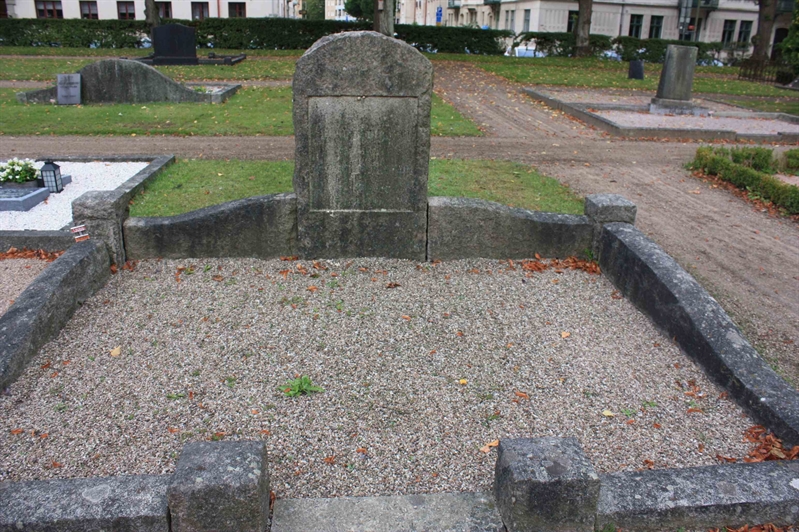 Grave number: Ö 13i   109, 110, 111