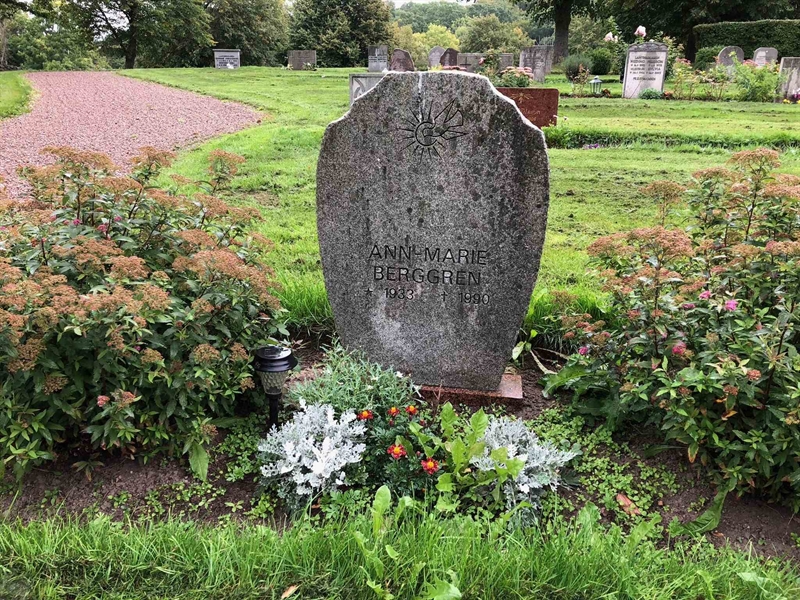 Grave number: Kå 47   142, 143