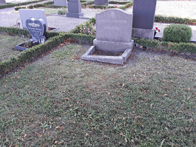 Grave number: LB C 041-042