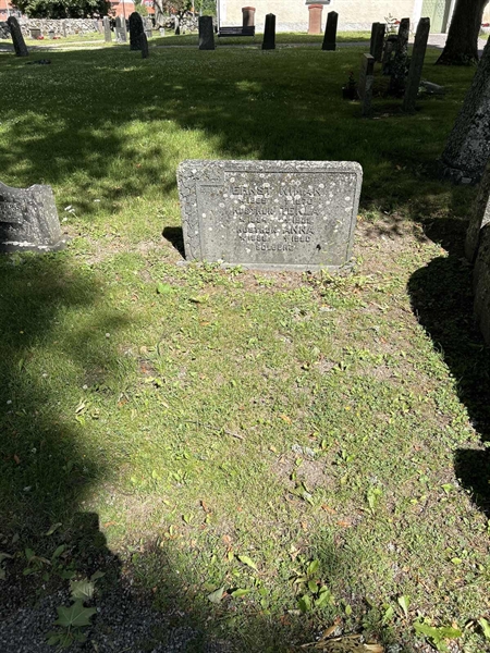 Grave number: 2 G  705-706