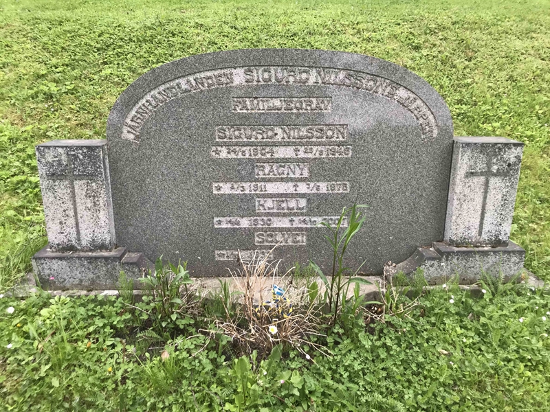 Grave number: UN A   209, 210, 211