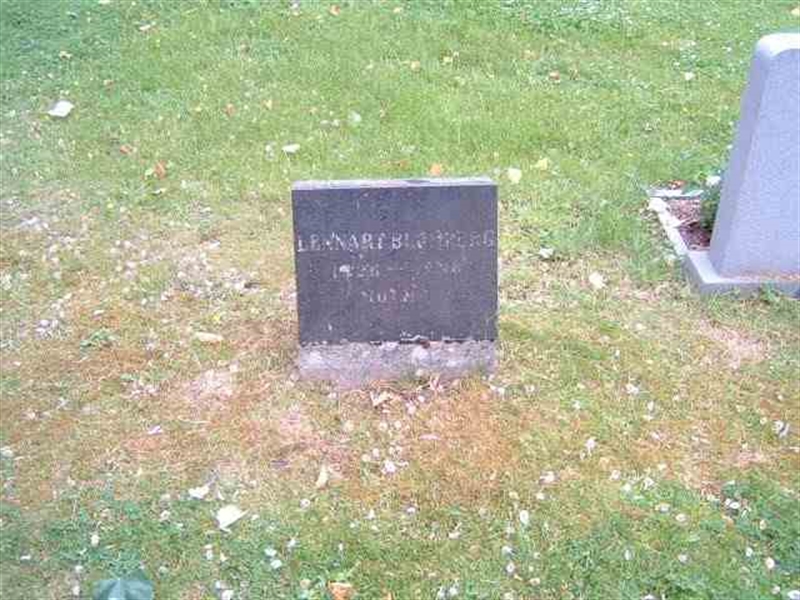 Grave number: 01 D   194, 195