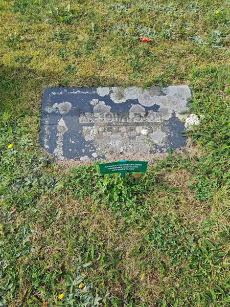 Grave number: F 02   177