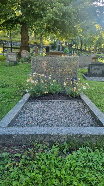 Grave number: 1 02    93A