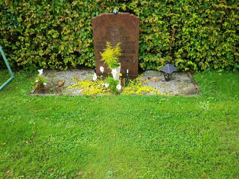 Grave number: OS N   334, 335