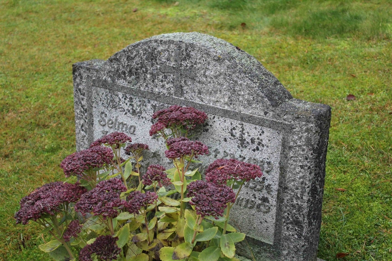 Grave number: S 4   17, 18
