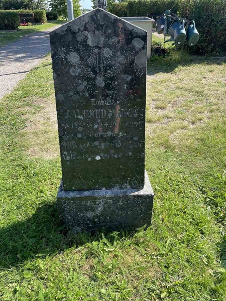 Grave number: N 5 1     1