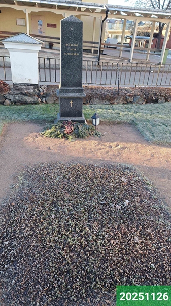 Hautatunnus: 1 N    18