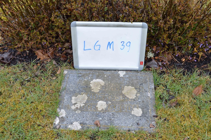 Grave number: LG M    39