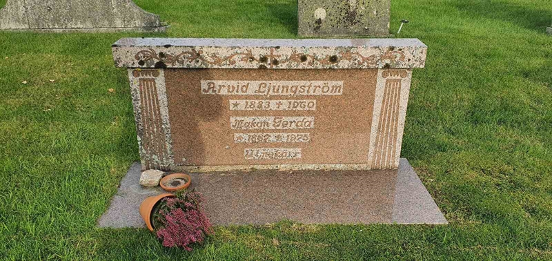 Grave number: GM 005  2347, 2348