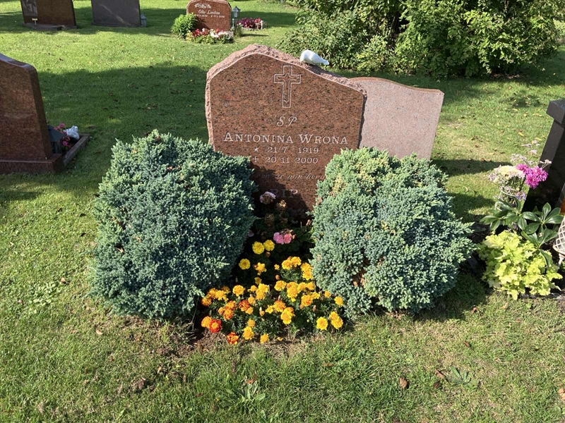 Grave number: R 02   611