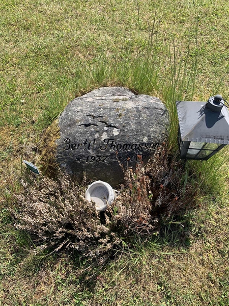 Grave number: R 07    81