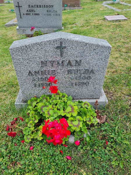 Grave number: F 02   263