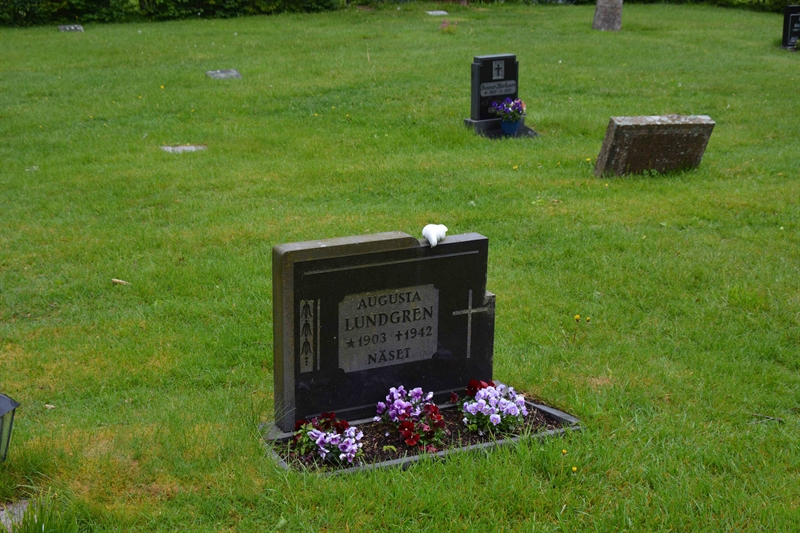 Grave number: SRN 4   411