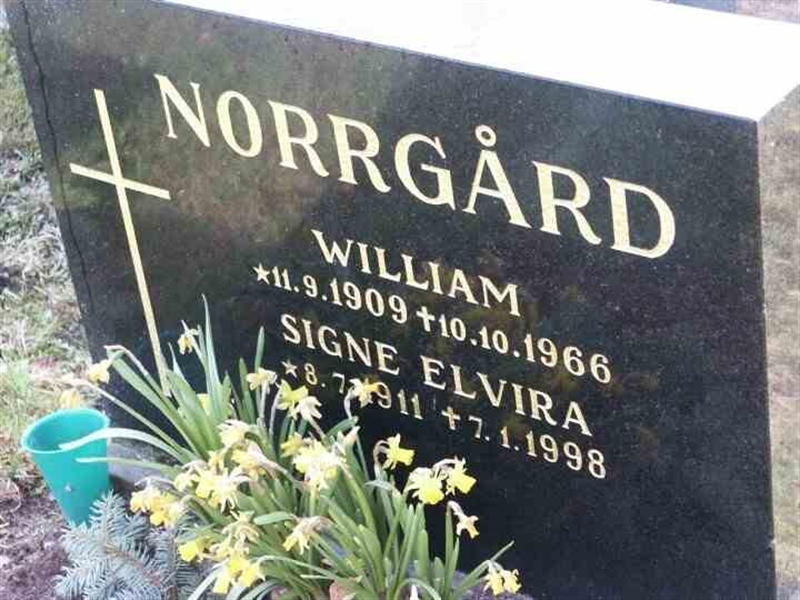 Grave number: 1 GA 04 323-324