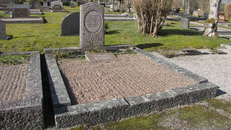 Grave number: HJ   198, 199