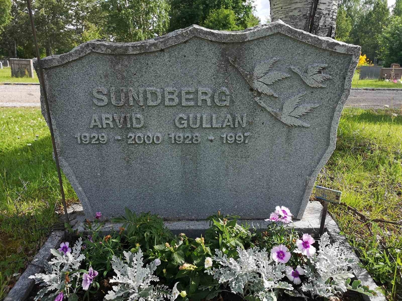 Grave number: NK 07     4