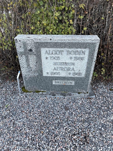 Grave number: 4 N ND   124