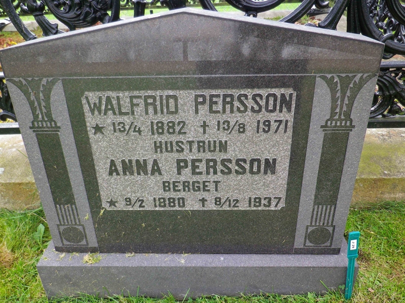 Grave number: VI J    29, 30