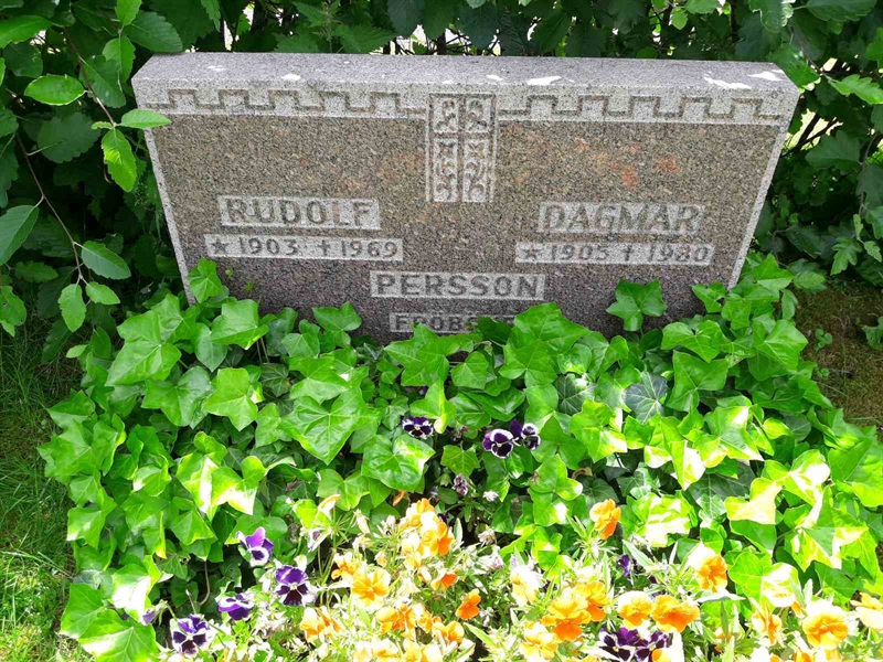 Grave number: BR A   110, 111