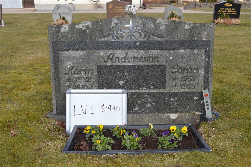 Grave number: LV L     8, 10