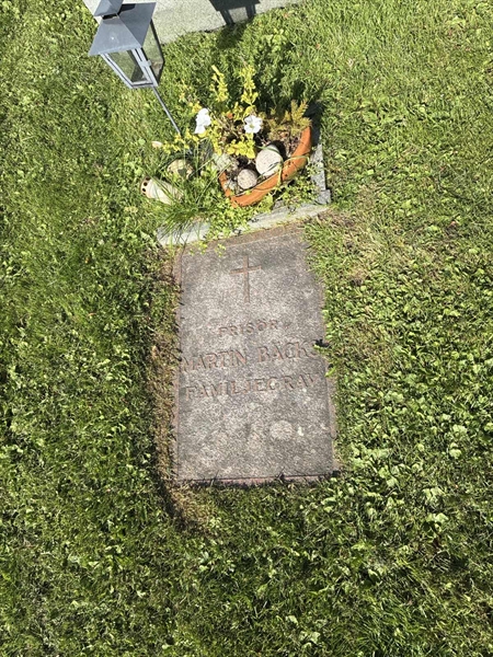 Grave number: 2 01   122