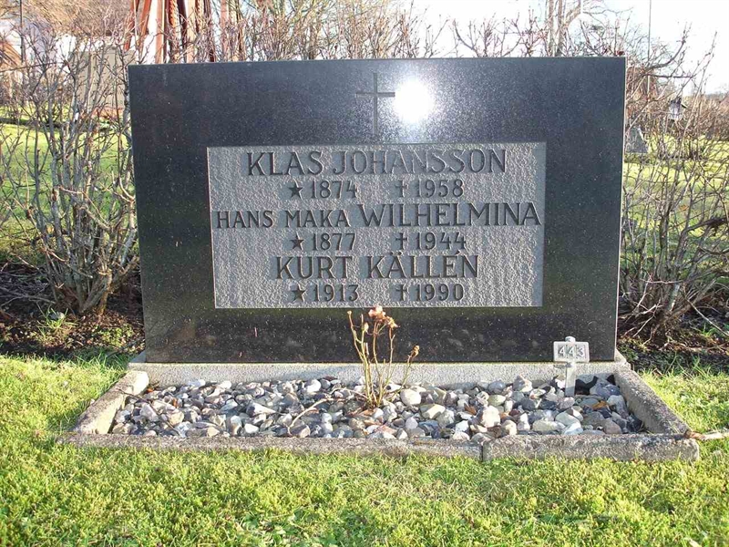 Grave number: B VÄ  443, 444