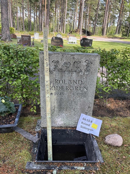 Grave number: 04 15     8