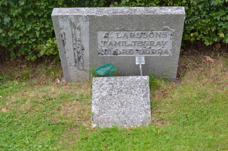 Grave number: 1 J   297