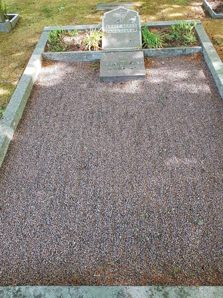 Grave number: 01  1480