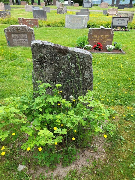 Grave number: kö 01 15   163D-E