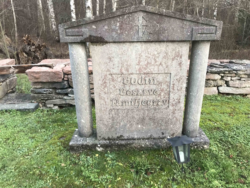 Grave number: L B    92