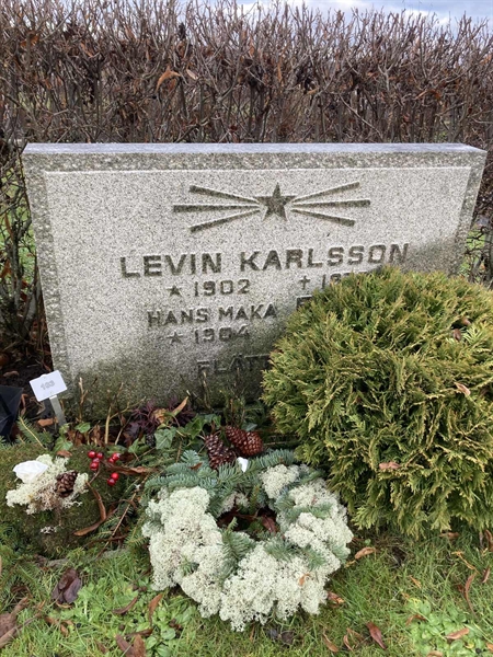 Grave number: S NK 02   103, 104
