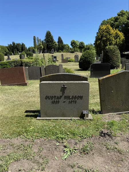 Grave number: TR 3 3    20