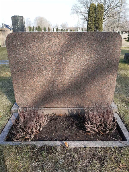 Grave number: SN B    38