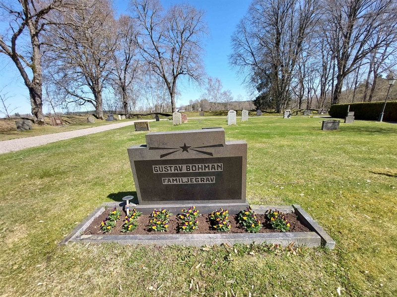 Grave number: HÖ 2   82, 83
