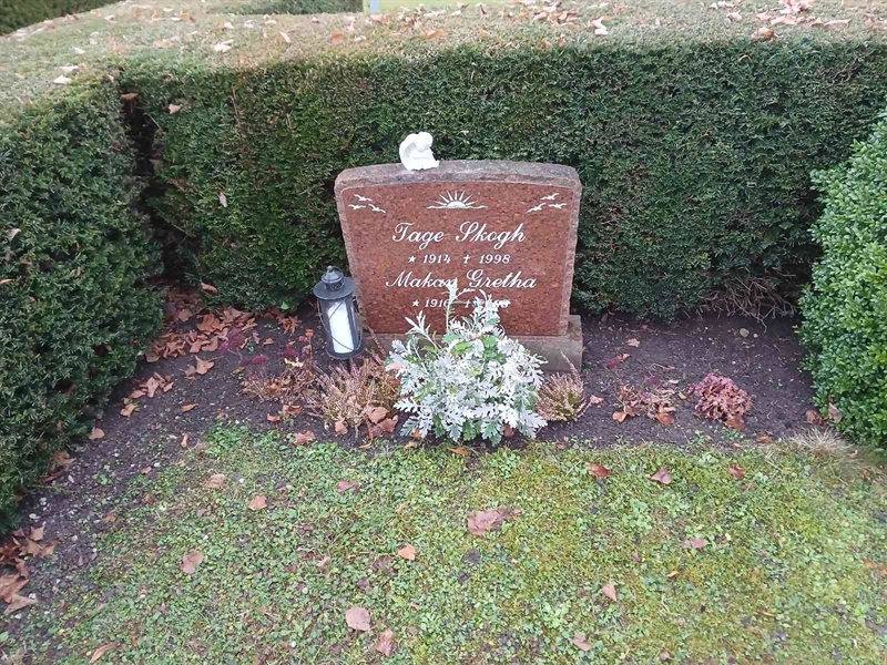 Grave number: FE E   107, 108