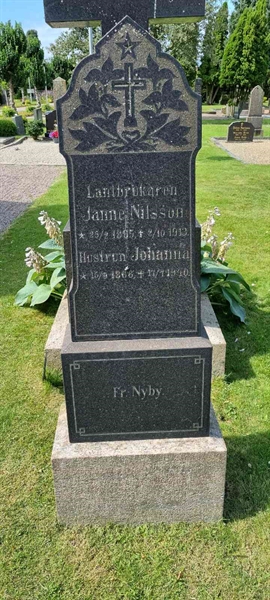 Grave number: LM 1 06  016