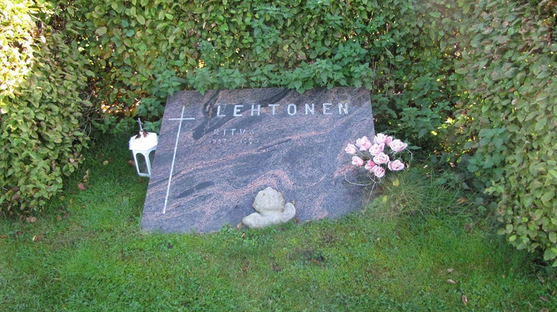 Grave number: HN BJÖRK   211, 212