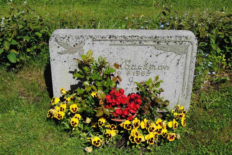 Grave number: 1 01   112-113