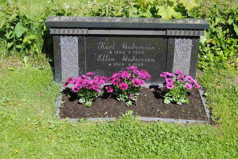 Grave number: 1 01   104-105