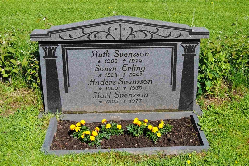 Grave number: 1 01   211-213