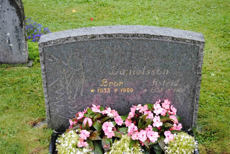 Grave number: 1 03   194-195