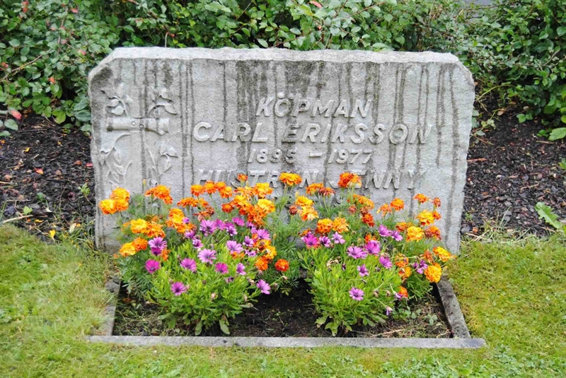 Grave number: 1 03    11-12